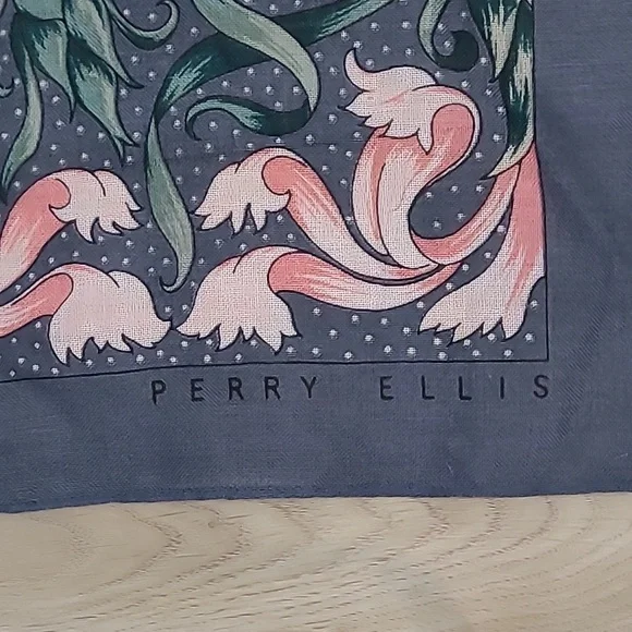 Perry Ellis Navy and Pink Scarf 100% Wool - Picture 4 of 6